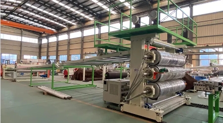 Nagy hatékonyságú és energiatakarékos extrudálási technológia gyakorlati alkalmazása PS lap gyártósorokon