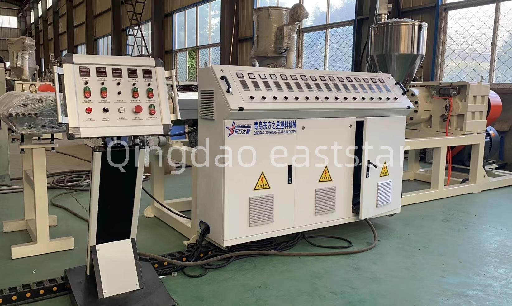 Hogyan biztosítja a professzionális PE vízelvezető lemez gyártósor az épület vízelvezető rendszereinek minőségét?