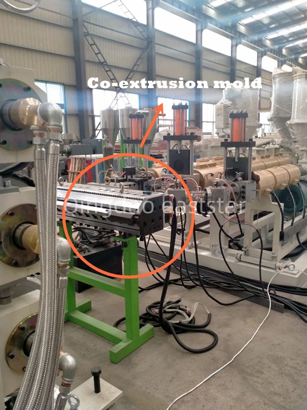 Professzionális ABS többrétegű koextrudált lemezgyártó sor nagy teljesítményű kompozit anyaggyártást tesz lehetővé